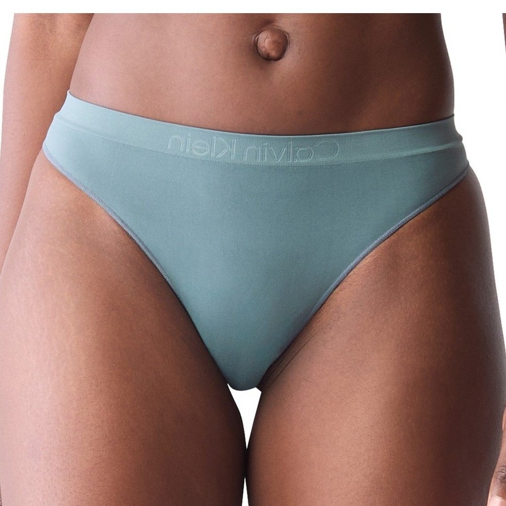 Calvin Klein Women Thong Panty Teal Medium Seamless Bonded Flex Underwear NWT